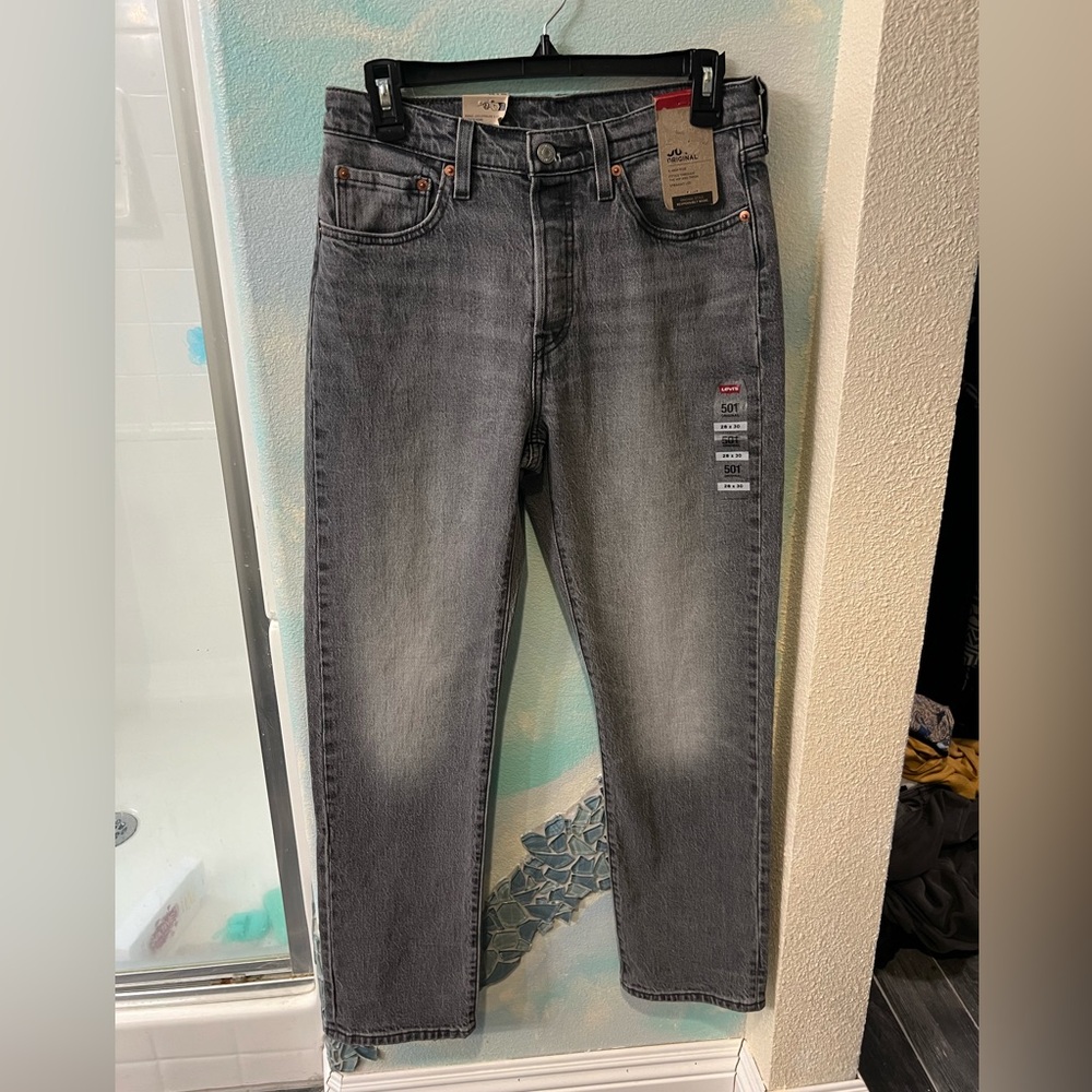 NWT Levi’s Gray High Rise Straight Leg Jeans